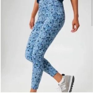 NWOT Tuckernuck Hydrangea 7/8th leggings
